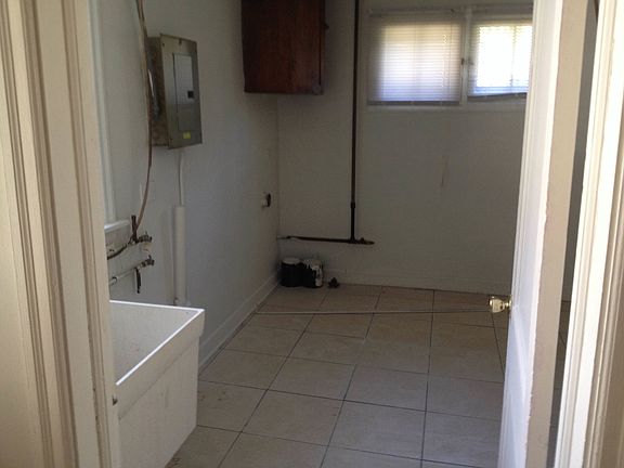 Laundry room w/ WD Hook up