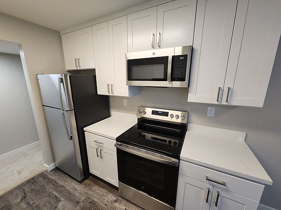 4th image of 2721 Midtown Ct #306