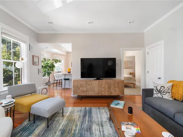 109 Church St APT 3, Newport, RI 02840