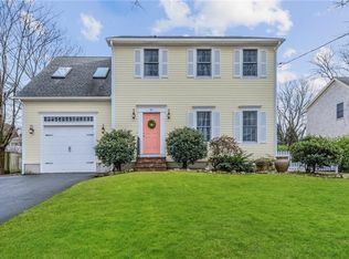 43 Lock Ln, Portsmouth, RI 02871