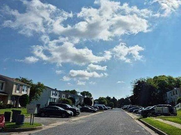 Exterior Neighborhood (street photo)