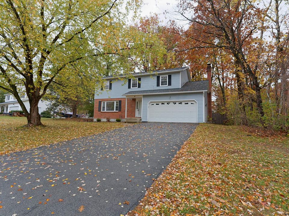 1st image of 14 Baltusrol Dr