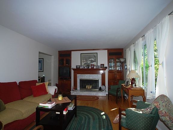 2nd image of 1628 Evergreen St