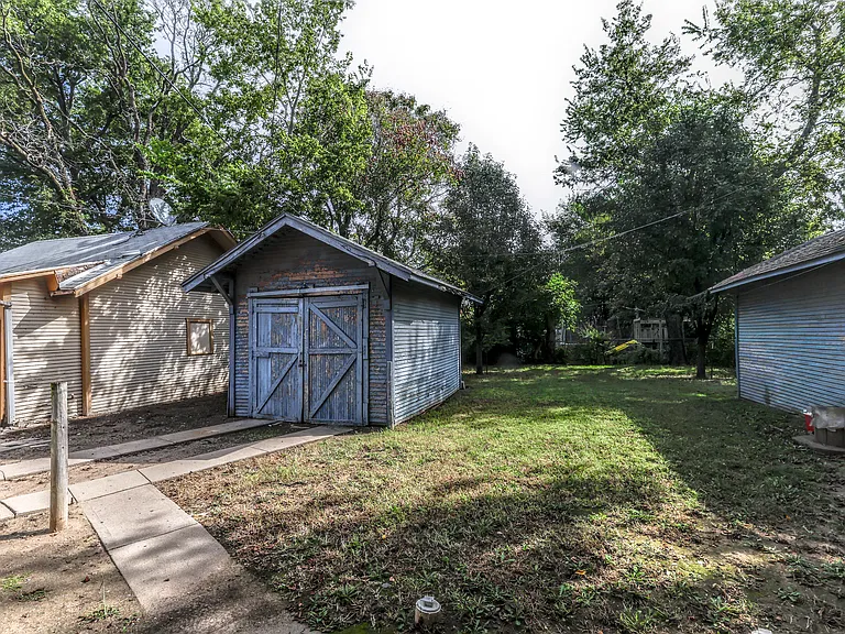 Storage area of back yard and the back yard is common space