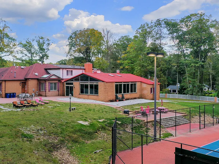 91 Chestnut Ridge Rd — Photo 16