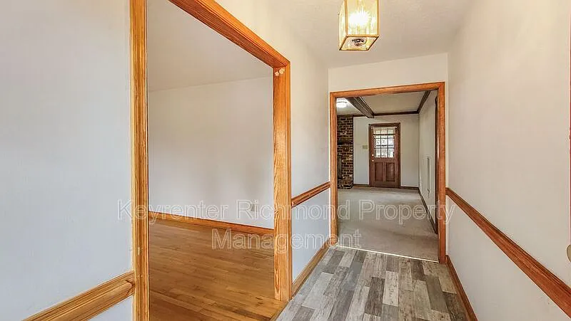 4 bed, 2.0 bath, 2199 sqft, $2,500 — Photo 2