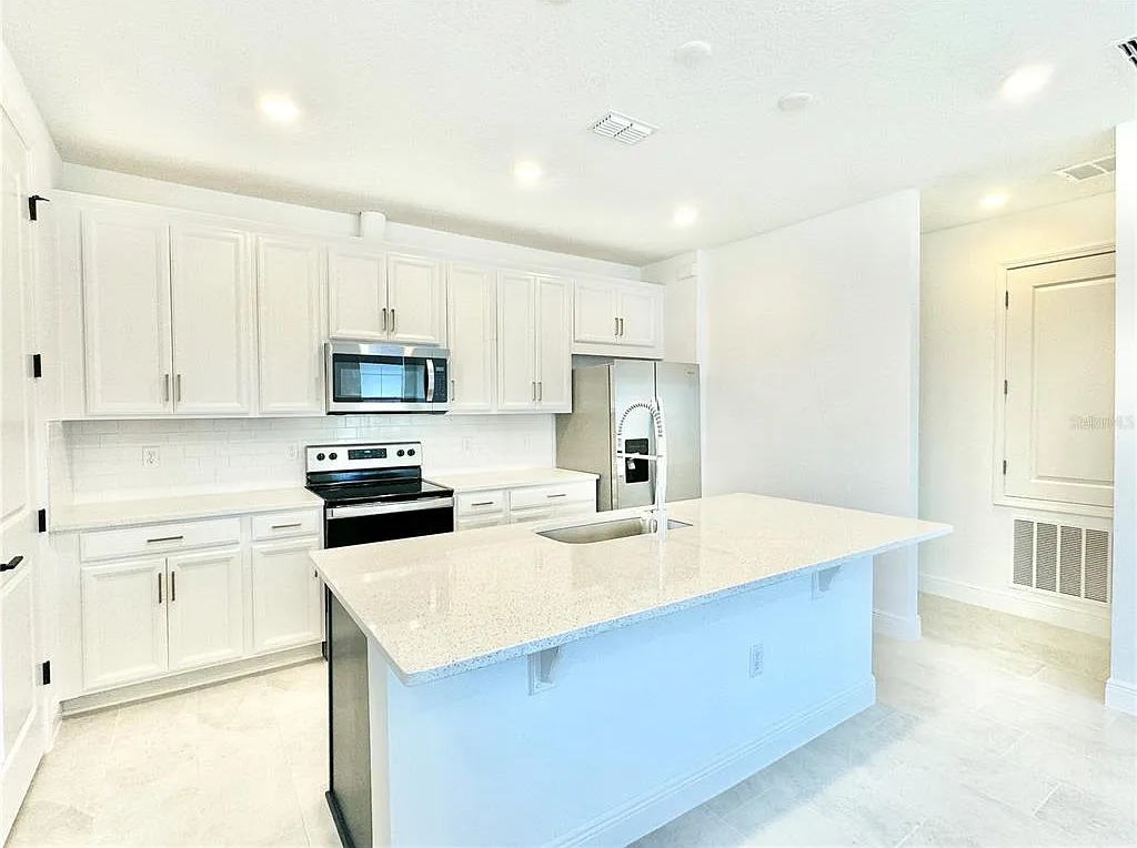1 bed, 1.0 bath, 860 sqft, $2,100 — Photo 4