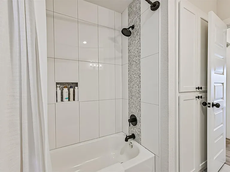 1615 Avenue L — Photo 31