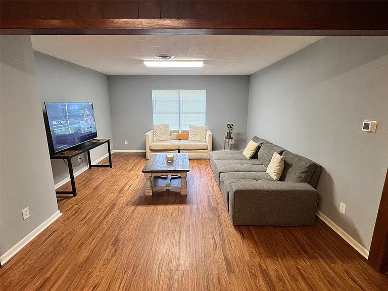 213 S FM 1660 — Photo 15