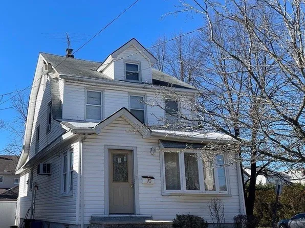 70 Colonial Road, Floral Park, NY 11001