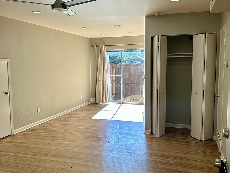 4326 Cole Ave #F — Photo 3