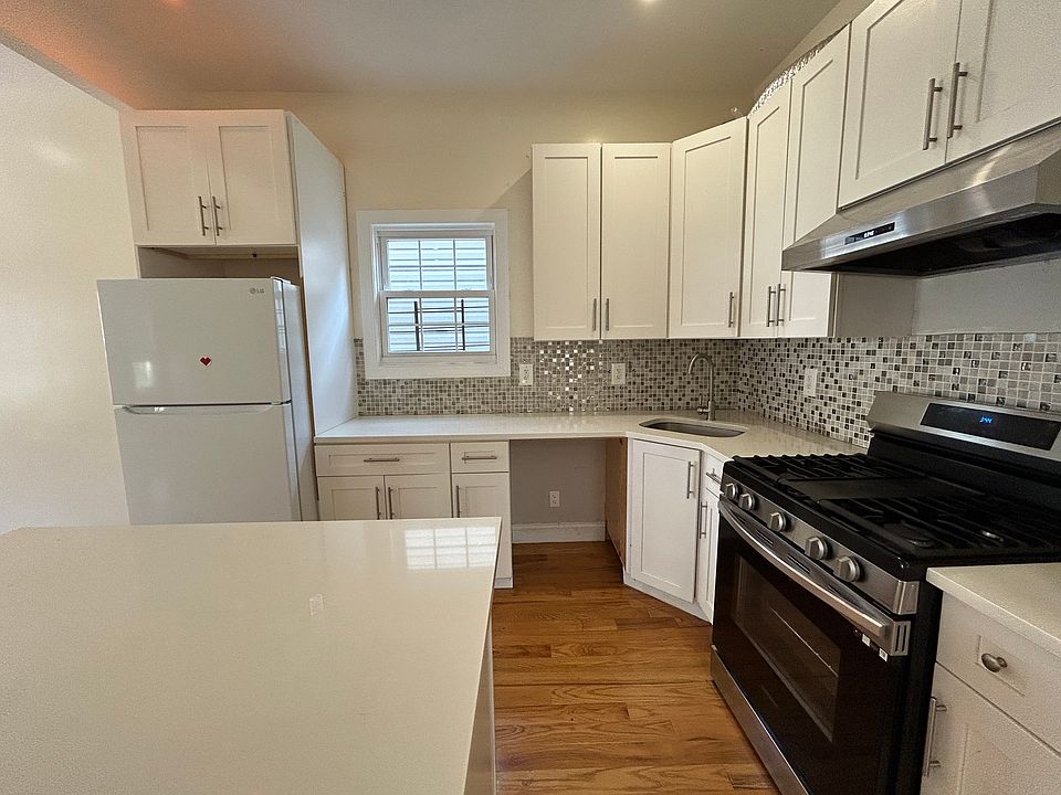 1st image of 917 Olmstead Ave Floor 2
