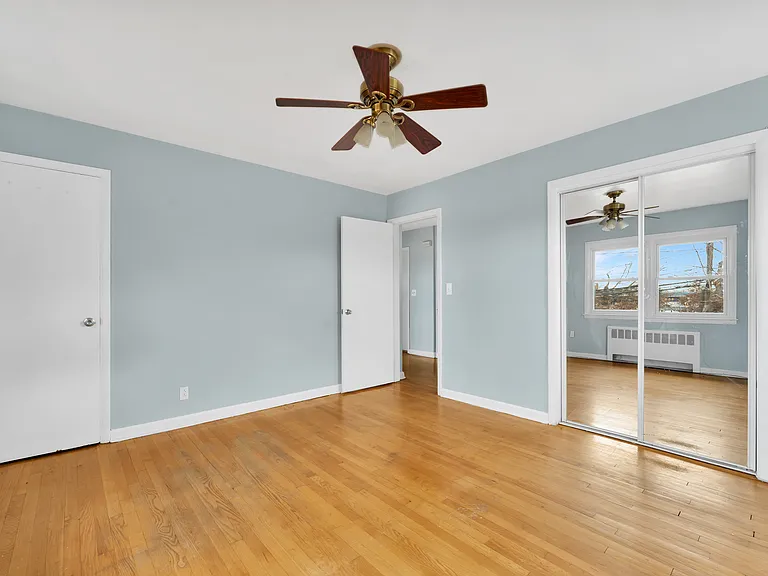 Master Bedroom w/ Double closet