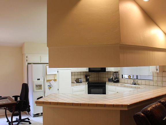 5th image of 3300 Suncrest Dr