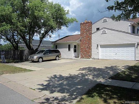 3rd image of 385 Colonial Dr
