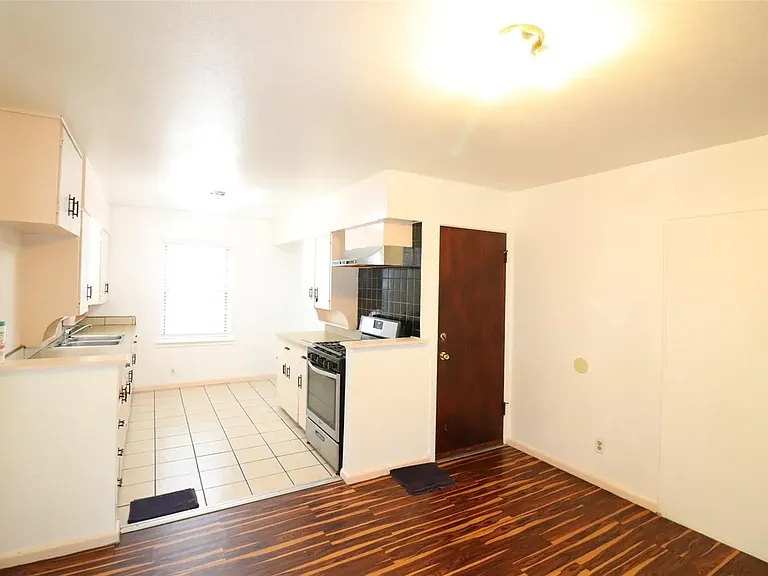 9107 Rustown Dr — Photo 4