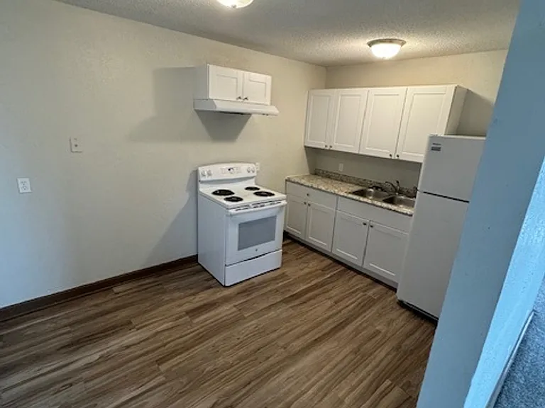 2519 Clarkson Ave — Photo 30