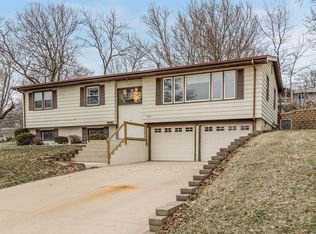 351 31st St SE, Cedar Rapids, IA 52403
