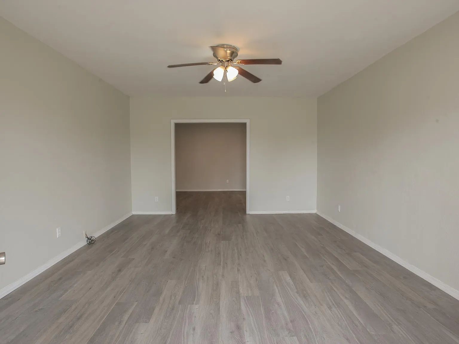 3 bed, 1600 sqft, $1,800 — Photo 2