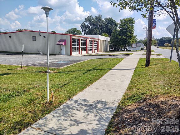 3rd image of 207 W Virginia Ave