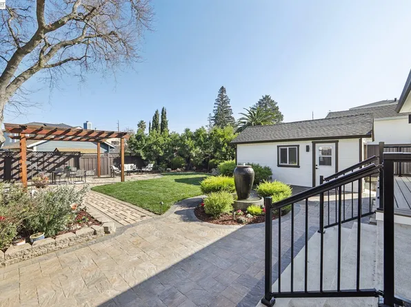 725 Alameda De Las Pulgas, Redwood City, CA 94061