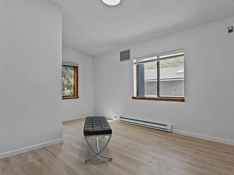 1108 Parkwood Ln — Photo 13