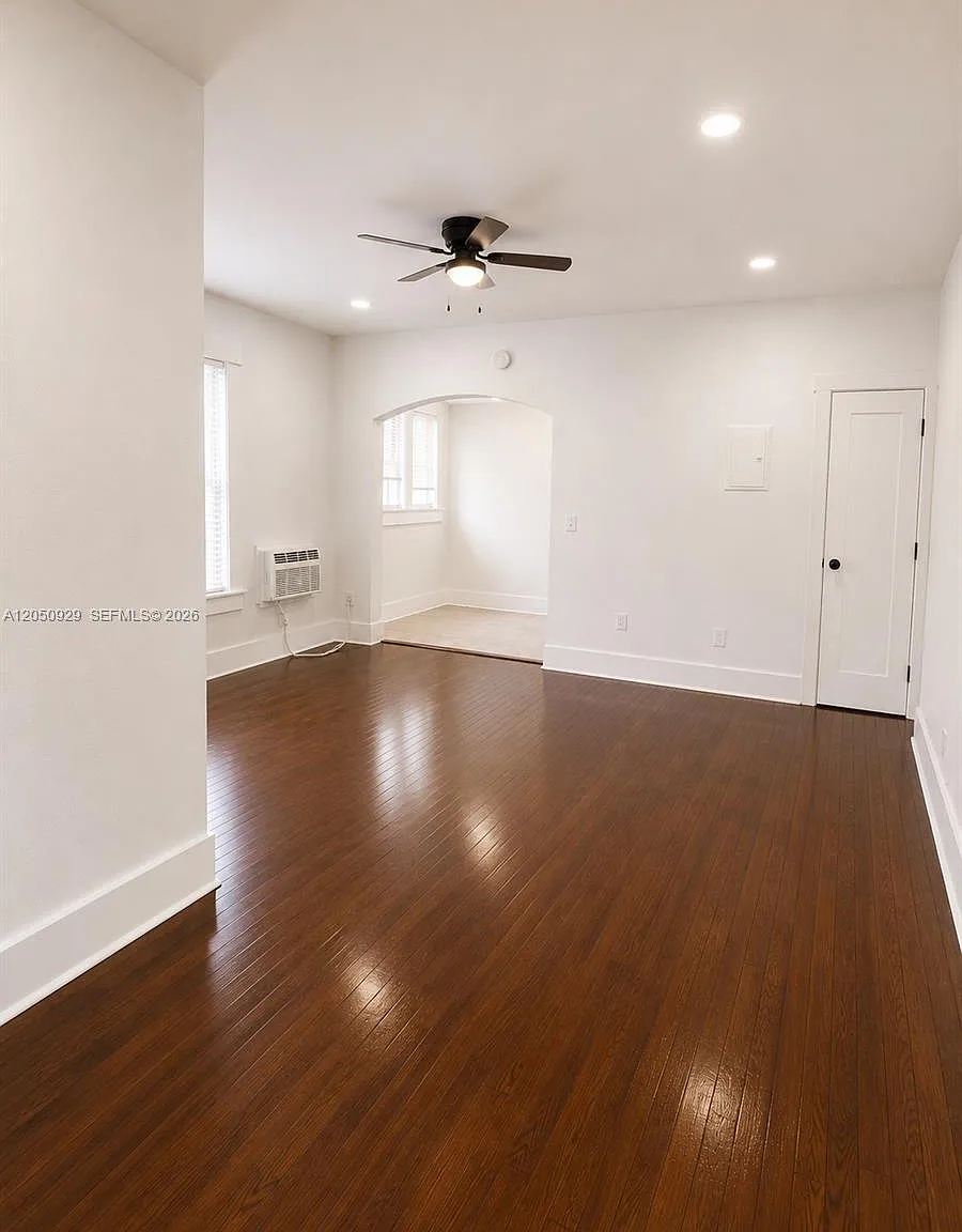 Park Front Condo — Photo 3