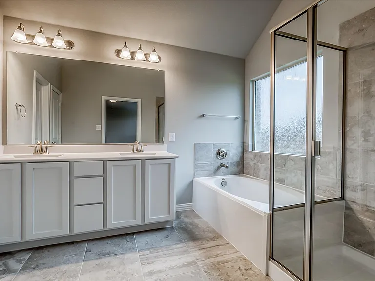 638 Devonshire Ln — Photo 29
