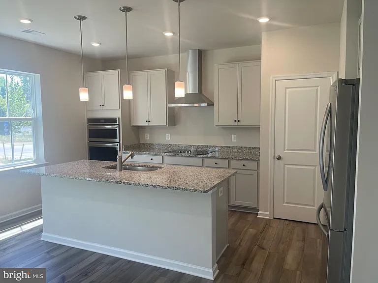 11 Forest Grove Ave — Photo 10
