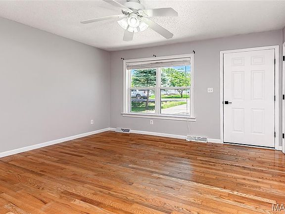 5th image of 135 Holdinghausen Dr