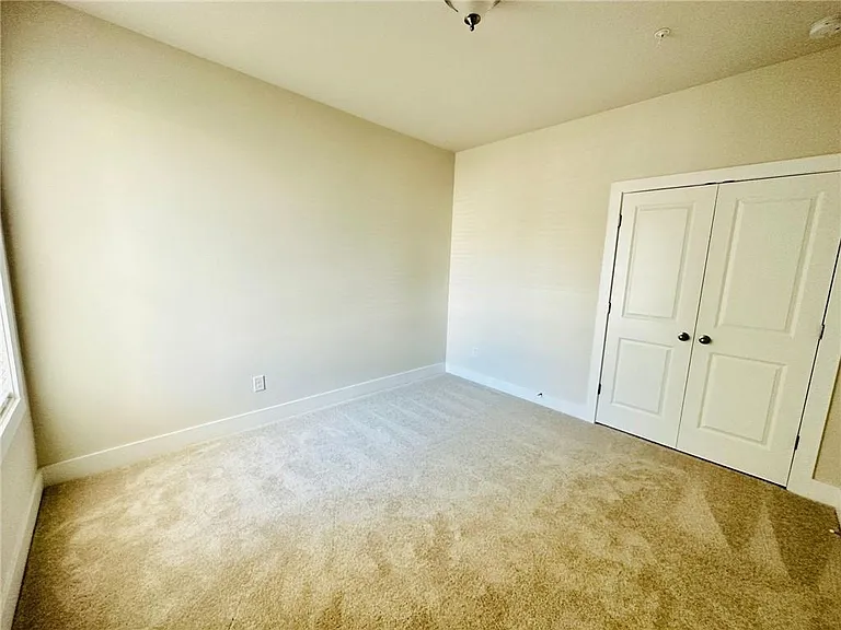 1252 Windmill Pkwy — Photo 24
