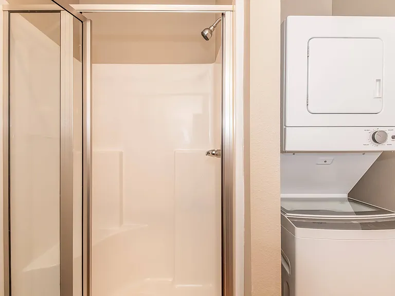 Cambium Apartments Studio 403 Bath