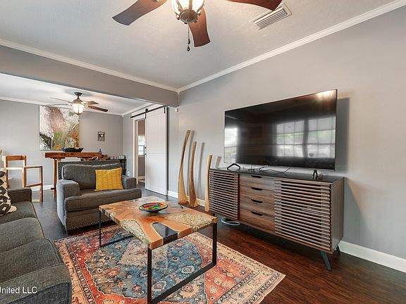 5th image of 2510 Parkwood Pl