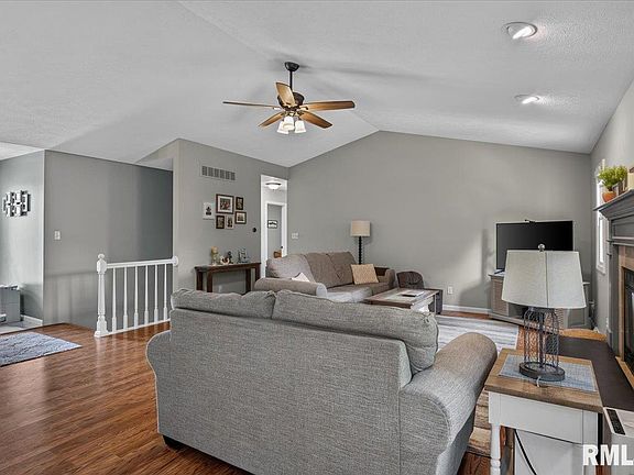 5th image of 2204 Finch Haven Ln