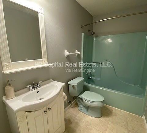 5th image of 713 Country Oaks Ln