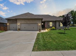 902 N 19th Ave, Ozark, MO 65721