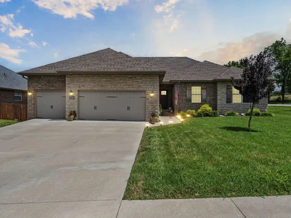 902 N 19th Avenue, Ozark, MO 65721