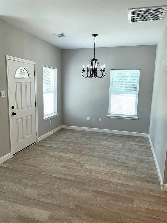3 bed, 2.0 bath, 1186 sqft, $1,850 — Photo 2