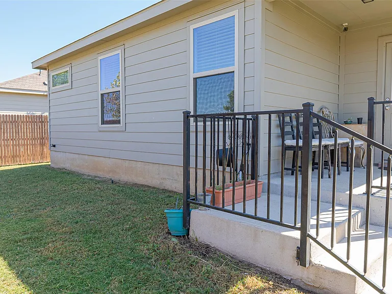 108 Circle Way — Photo 38
