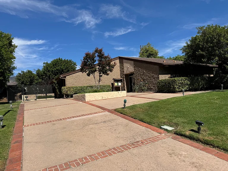 2154 Basswood Ct — Photo 30