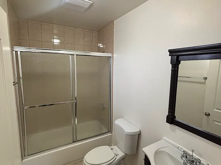 622 E 76th Pl — Photo 7