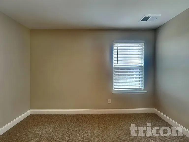 1013 Wickshire Dr — Photo 13