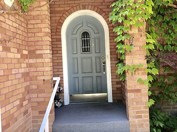 Stately, Classic Entry 