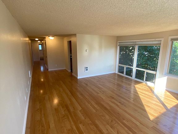 3rd image of 7101 6th Ave NE APT 4