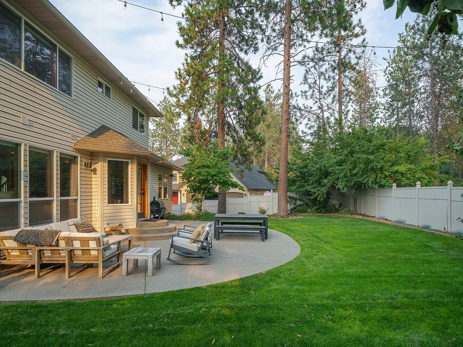4 bed, 3.5 bath, 3043 sqft, $6,000 — Photo 2