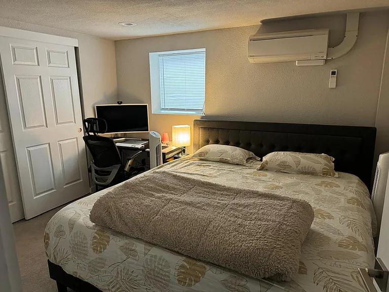 Bed room with closet