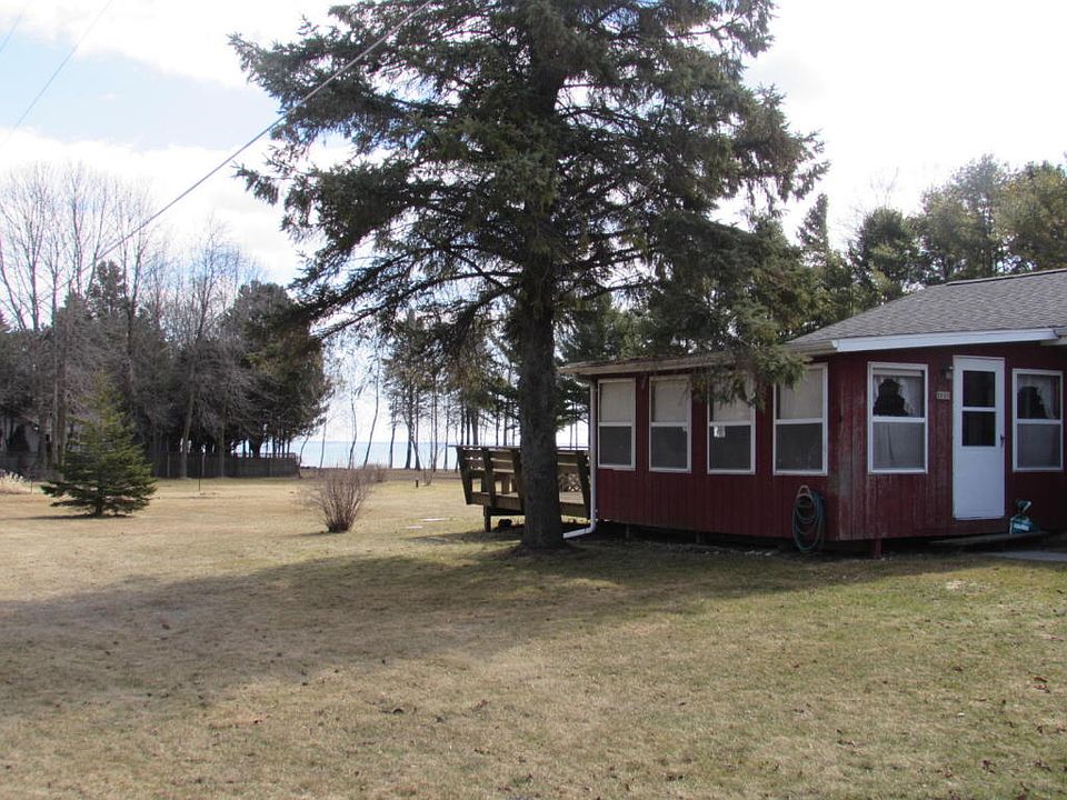 2nd image of 1115 Lake Ln