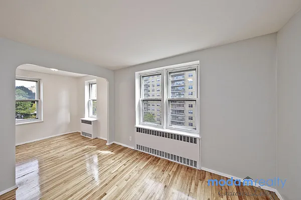 Rented by Moda Realty | media 18