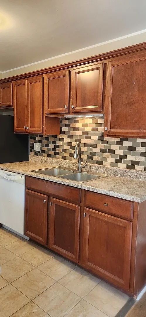 2 bed, 1000 sqft, $1,900 — Photo 3