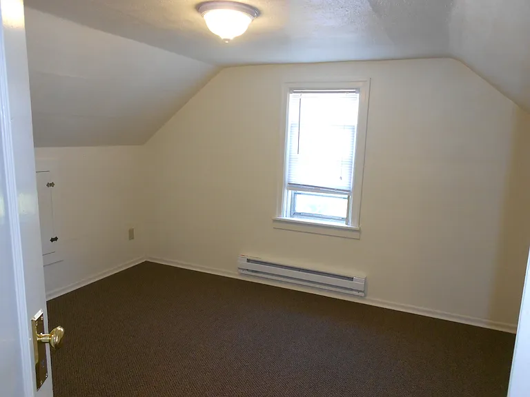 622 Hathaway St — Photo 4